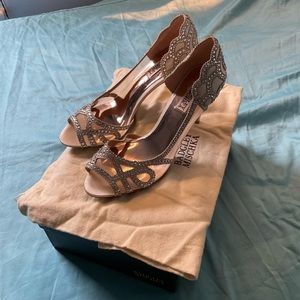 Beautiful Classy Badgley Mischka Heels🩶
